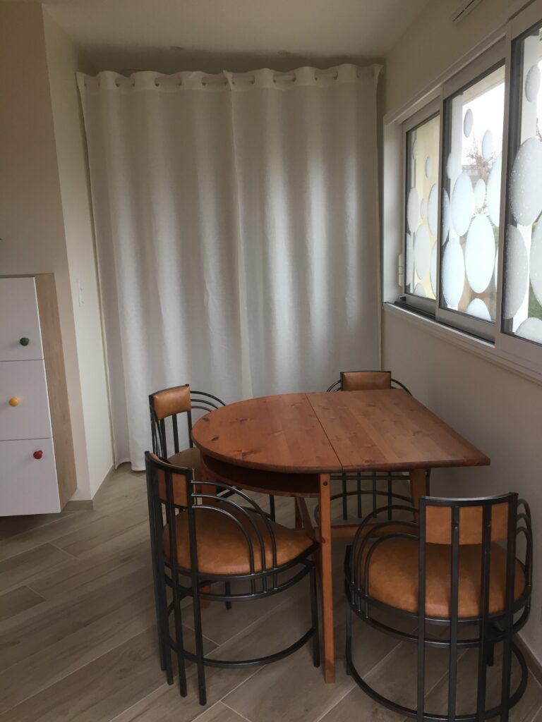 Table de travail pour 4 personnes, table modulable