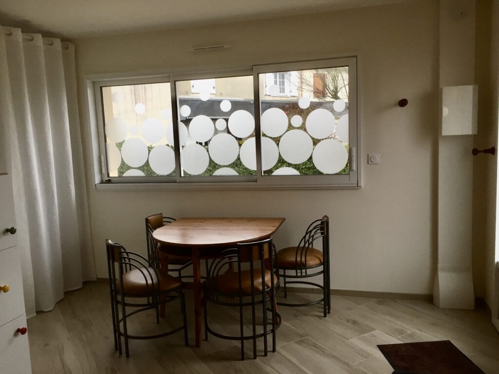 chaises, table modulable lumière