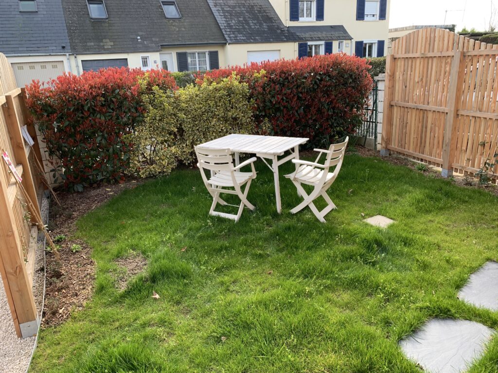 jardinet, chaise, table